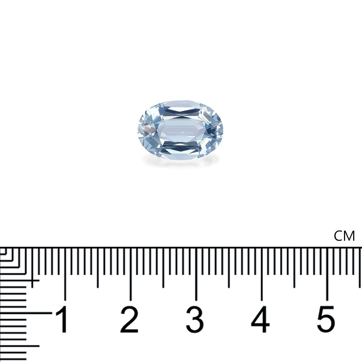 Une petite Aigue-Marine Bonnot Paris taille ovale, de 4,17 carats avec un ton bleu clair, est positionnée au-dessus d'une règle marquée en centimètres et semble mesurer environ 1,5 centimètre de long.