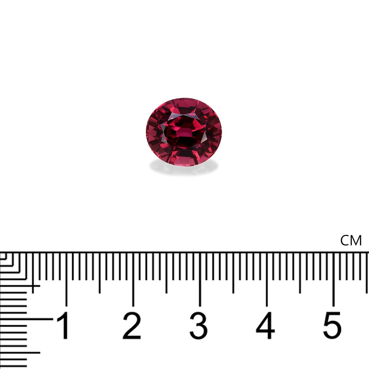 Une tourmaline rose Bonnot Paris, taille ronde, de 6,18 carats, est posée sur une règle graduée en centimètres. Son diamètre semble être de 1 cm sur un fond blanc uni.