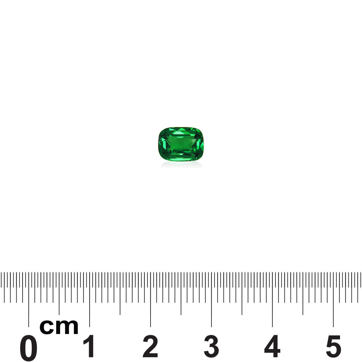 Une petite Grenat Tsavorite légèrement rectangulaire, bien taillée et de 1,54 ct de Bonnot Paris est centrée sur un fond blanc avec une règle centimétrique en dessous pour l'échelle.