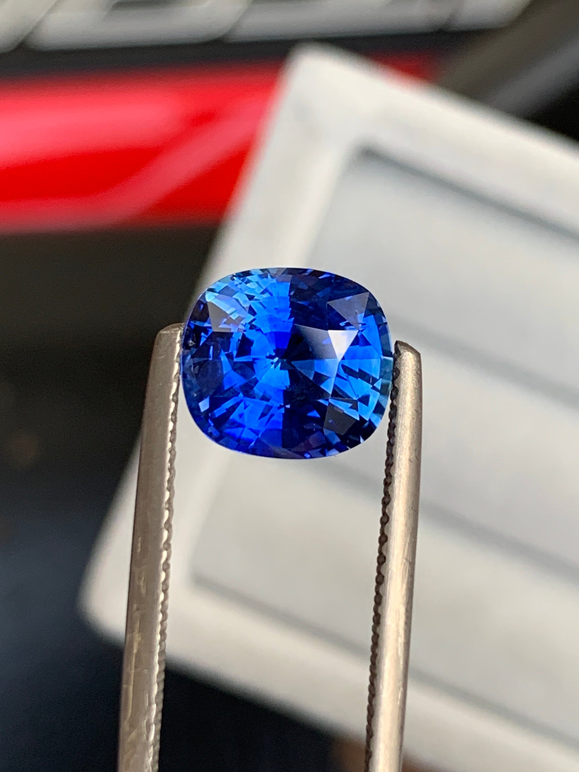 Saphir Bleu • 4,03ct Bonnot Paris
