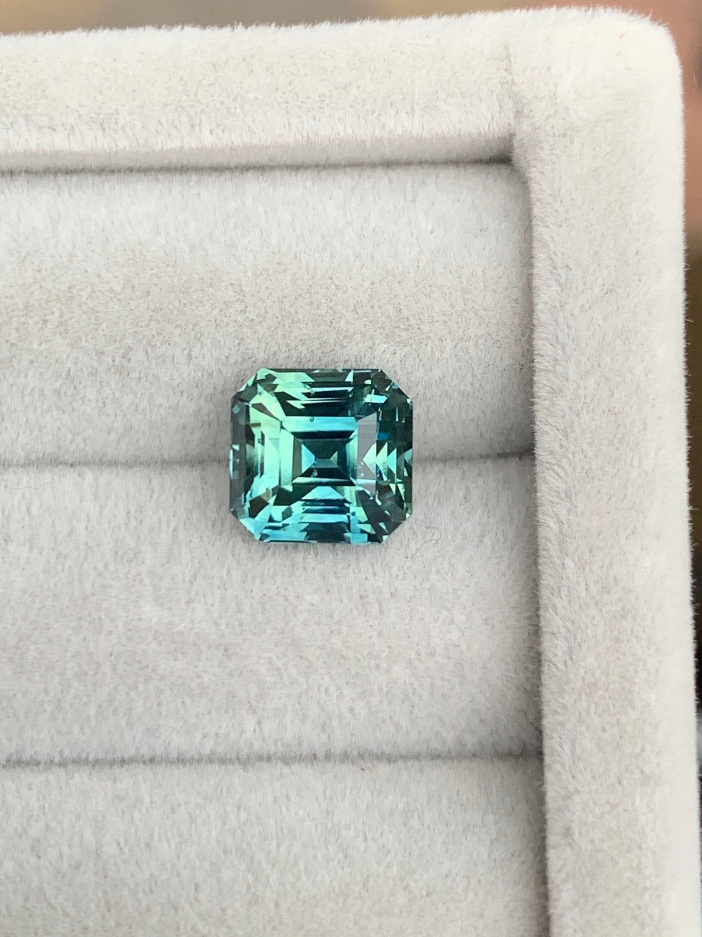 Saphir Teal • 3,7ct Bonnot Paris