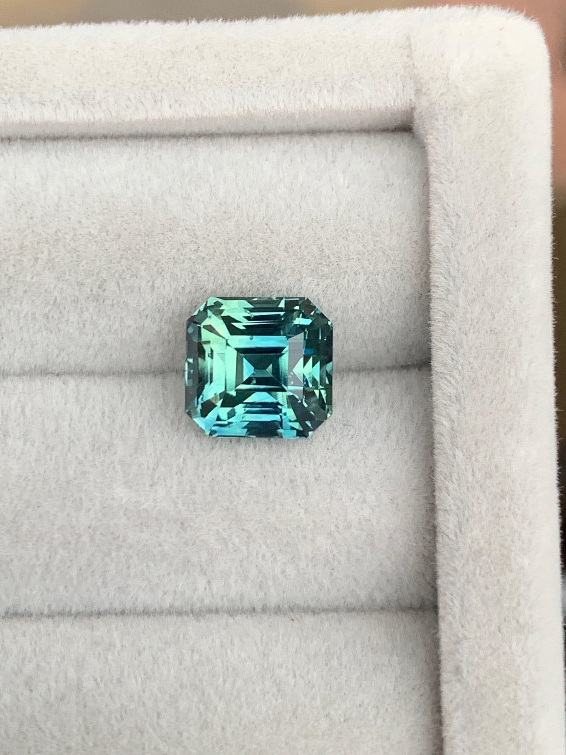 Saphir Teal • 3,7ct Bonnot Paris