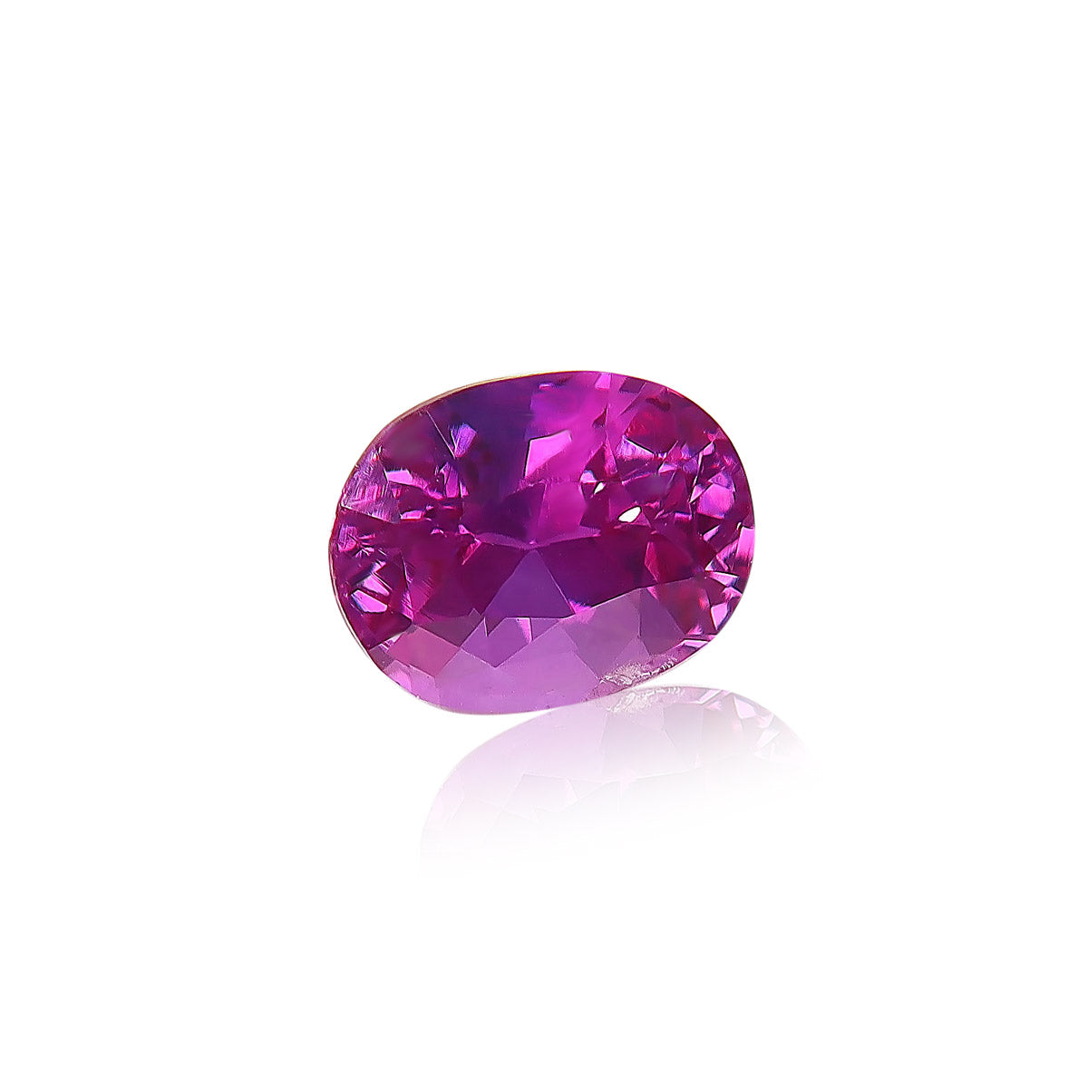 Pierre précieuse rose ovale facettée et vibrante avec une surface brillante reflétant la lumière, le Bonnot Paris Saphir Rose · 1,5 carat est présenté sur un fond blanc uni, rappelant l'exquis Saphir du Sri Lanka.