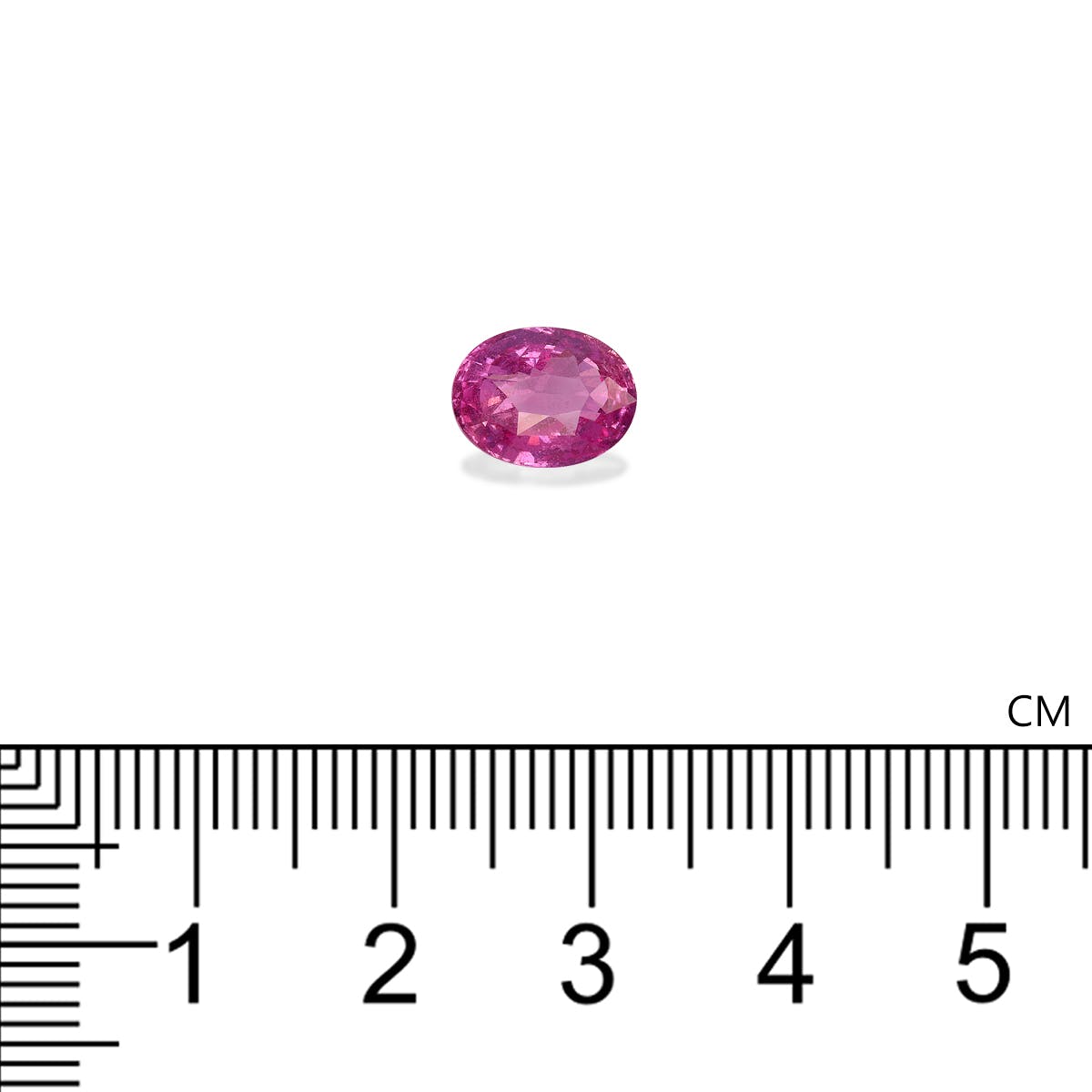 Une pierre précieuse rose ovale Saphir Rose · 3 carats de Bonnot Paris est présentée au centre au-dessus d'une règle de mesure indiquant les dimensions en centimètres, sur un fond blanc uni.