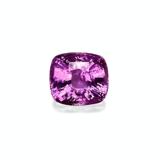 Le Saphir Rose · 2,54ct de Bonnot Paris est une pierre précieuse violette taille coussin à la brillance éclatante et aux multiples facettes serties sur un fond gris clair.
