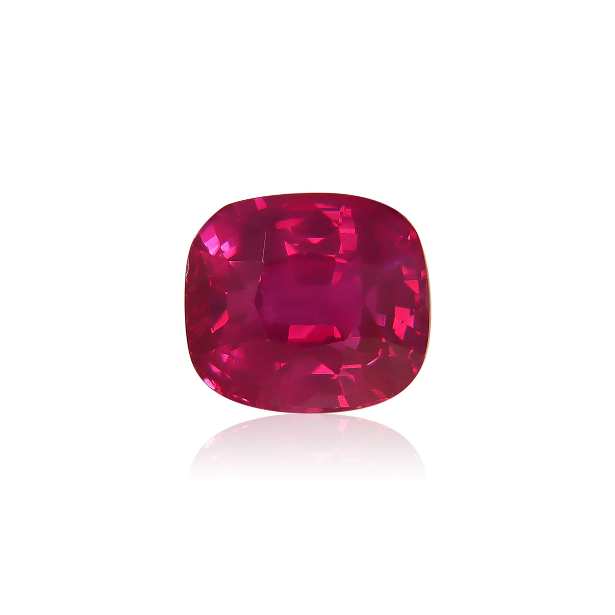 Un gros plan du Saphir Rose de 3,02 carats de Bonnot Paris sur un fond blanc uni révèle sa surface polie et sa couleur vibrante, mettant en valeur ses reflets internes.