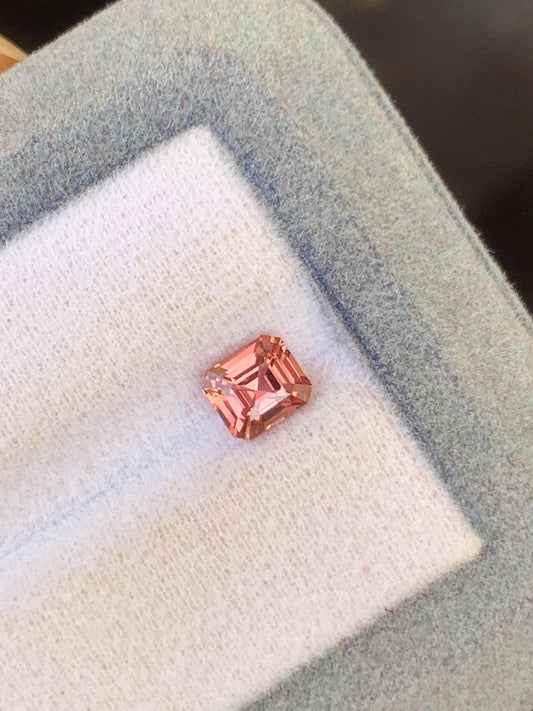 Saphir Padparadscha de Madagascar