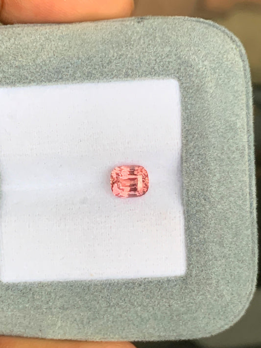 Saphir Padparadscha de Madagascar