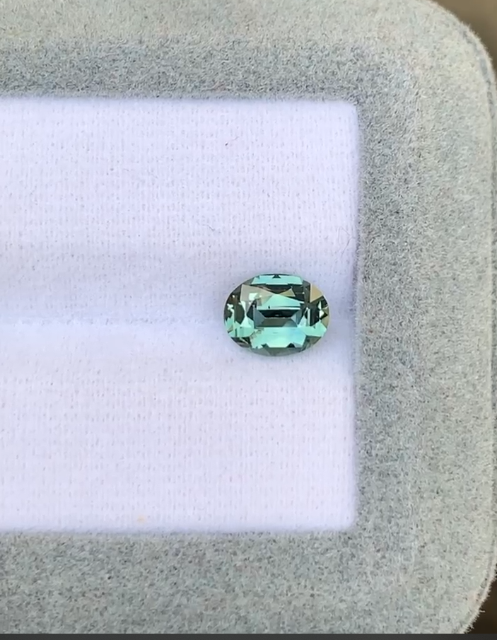 Saphir Teal clair de Madagascar