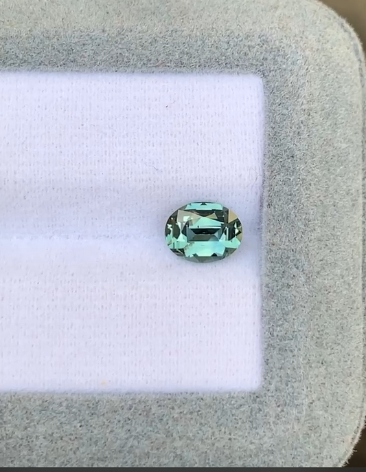 Saphir Teal clair de Madagascar