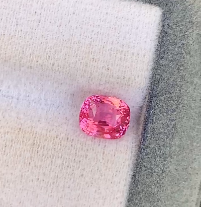 Saphir Padparadscha de Madagascar