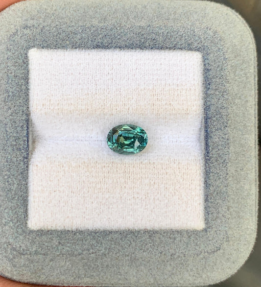 Saphir Teal, taillé en ovale, originaire de Madagascar
