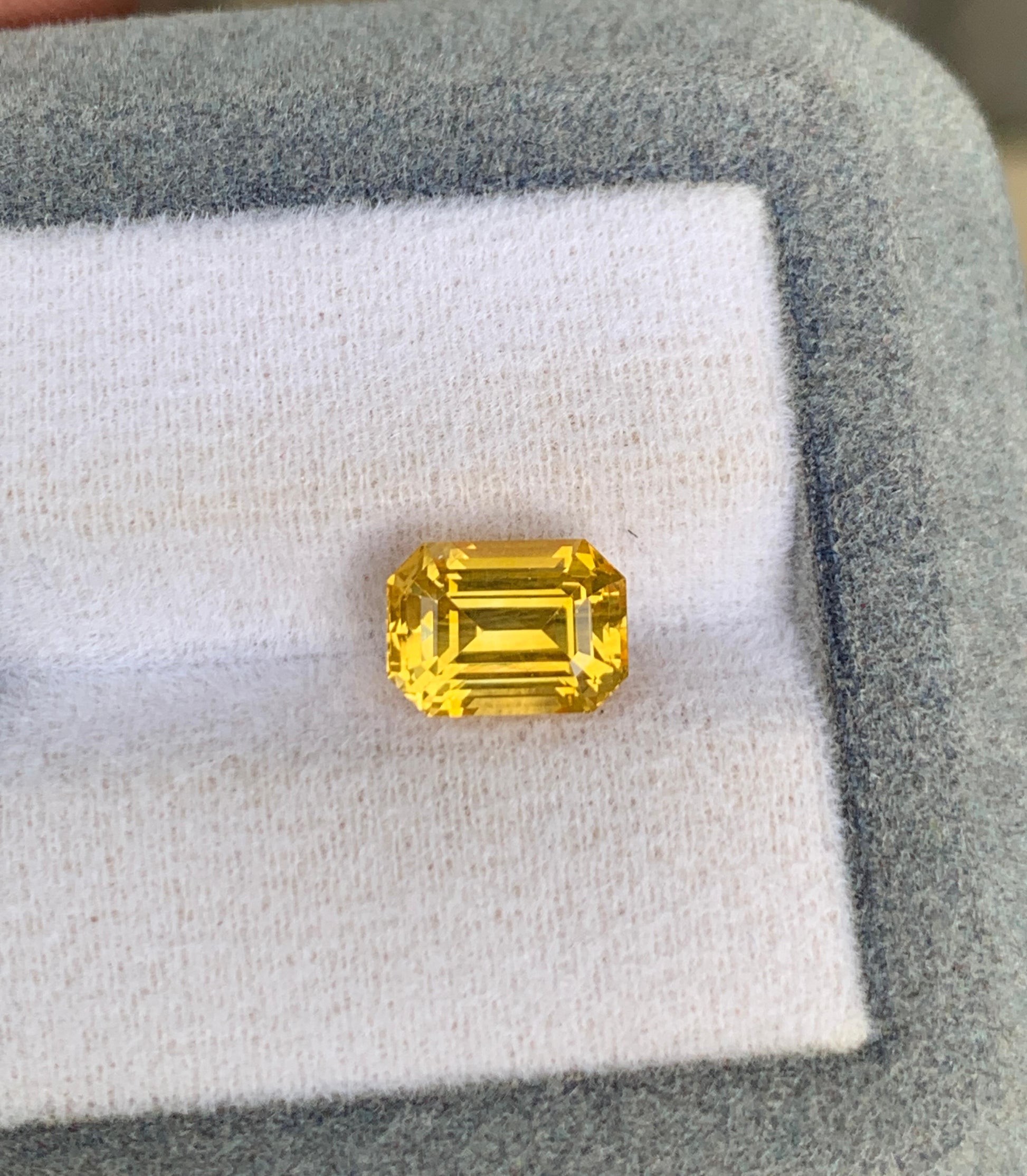 Saphir jaune du Sri Lanka