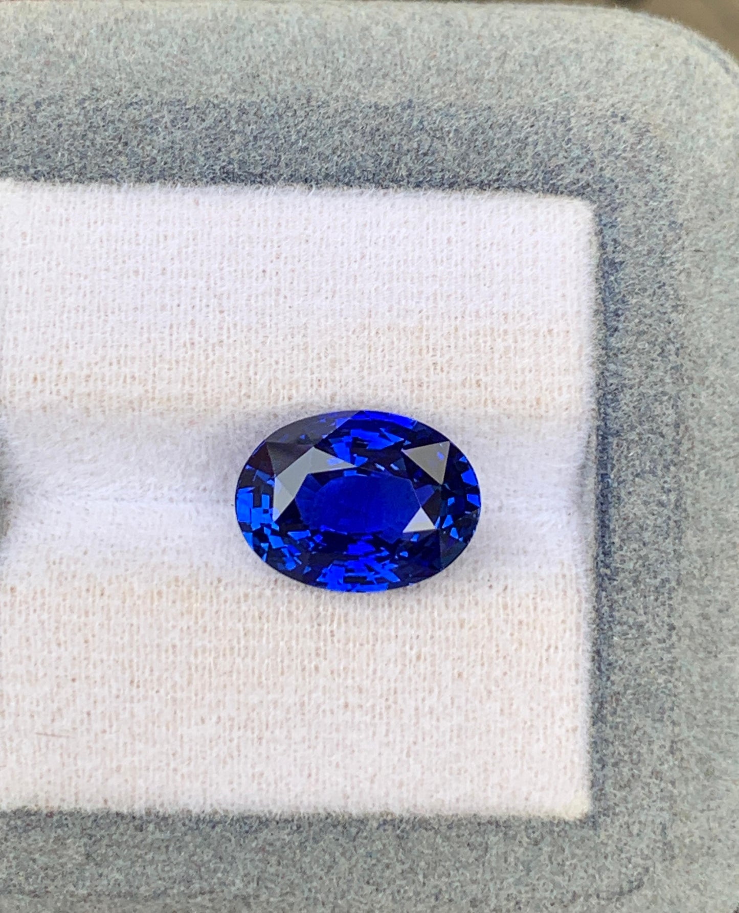 Sublime saphir bleu royal du Sri Lanka