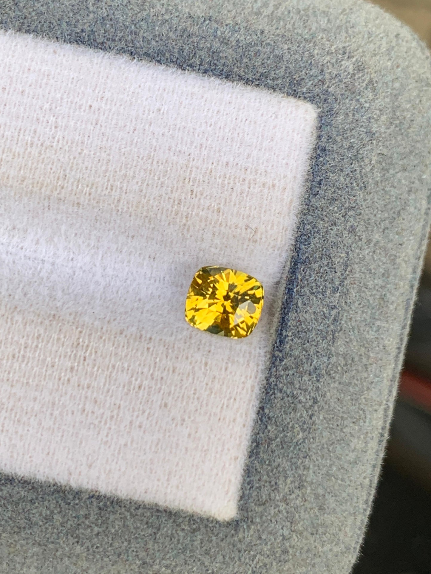 Saphir jaune de Madagascar