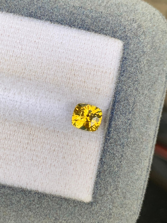 Saphir jaune de Madagascar