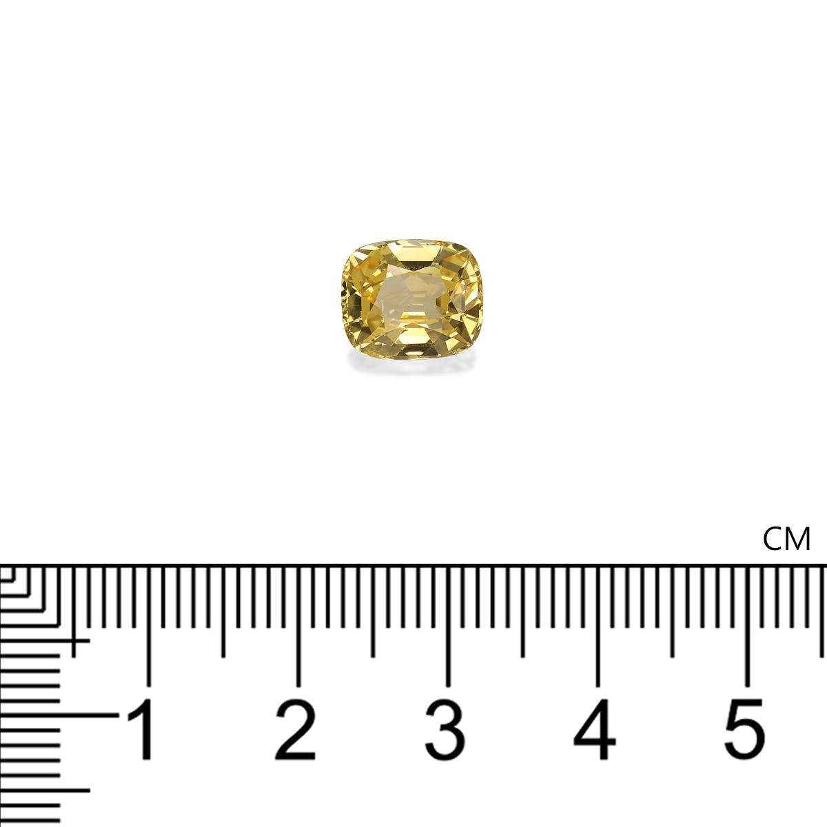 Le Saphir Jaune · 3,82 ct de Bonnot Paris est présenté en taille coussin et positionné à côté d'une règle centimétrique pour l'échelle.