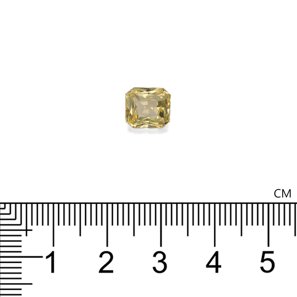 Un "Saphir Jaune · 3,03ct" jaune taille rectangulaire de Bonnot Paris est présenté sur un fond blanc avec un ruban à mesurer en dessous, indiquant la largeur de la pierre précieuse à environ 1,5 cm dans la plage de 0 à 6 cm.
