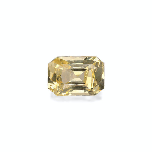 Le Saphir Jaune Bonnot Paris · 4,56 carats est une pierre précieuse jaune rectangulaire facettée, d'une teinte jaune clair transparente, rappelant une taille radiant ou émeraude. Il reflète élégamment la lumière sur un fond blanc uni.