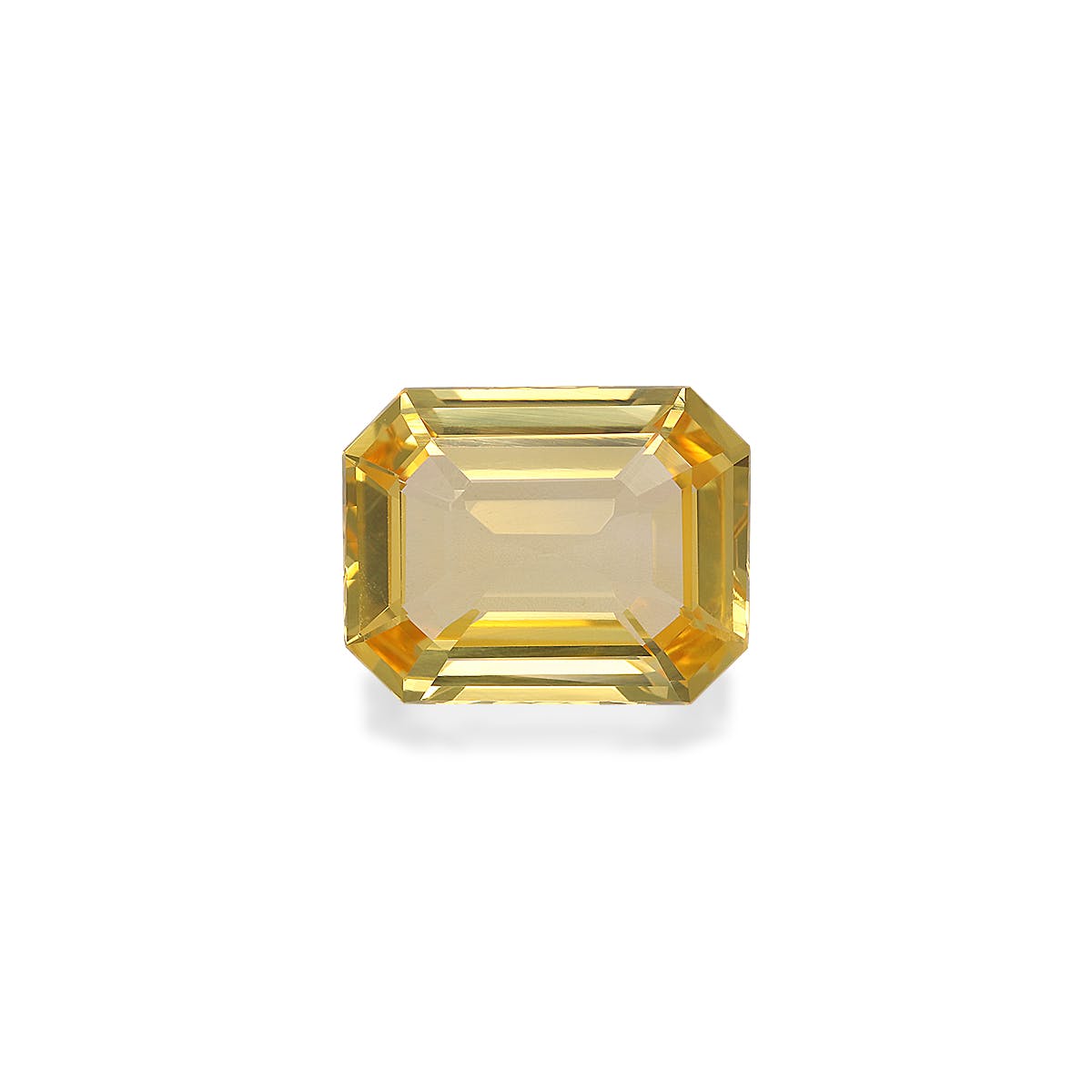 Le Saphir Jaune · 4,04 carats de Bonnot Paris, de forme rectangulaire aux bords biseautés et traité non chauffé, met en valeur sa teinte jaune vive et sa clarté exceptionnelle sur un fond blanc uni.