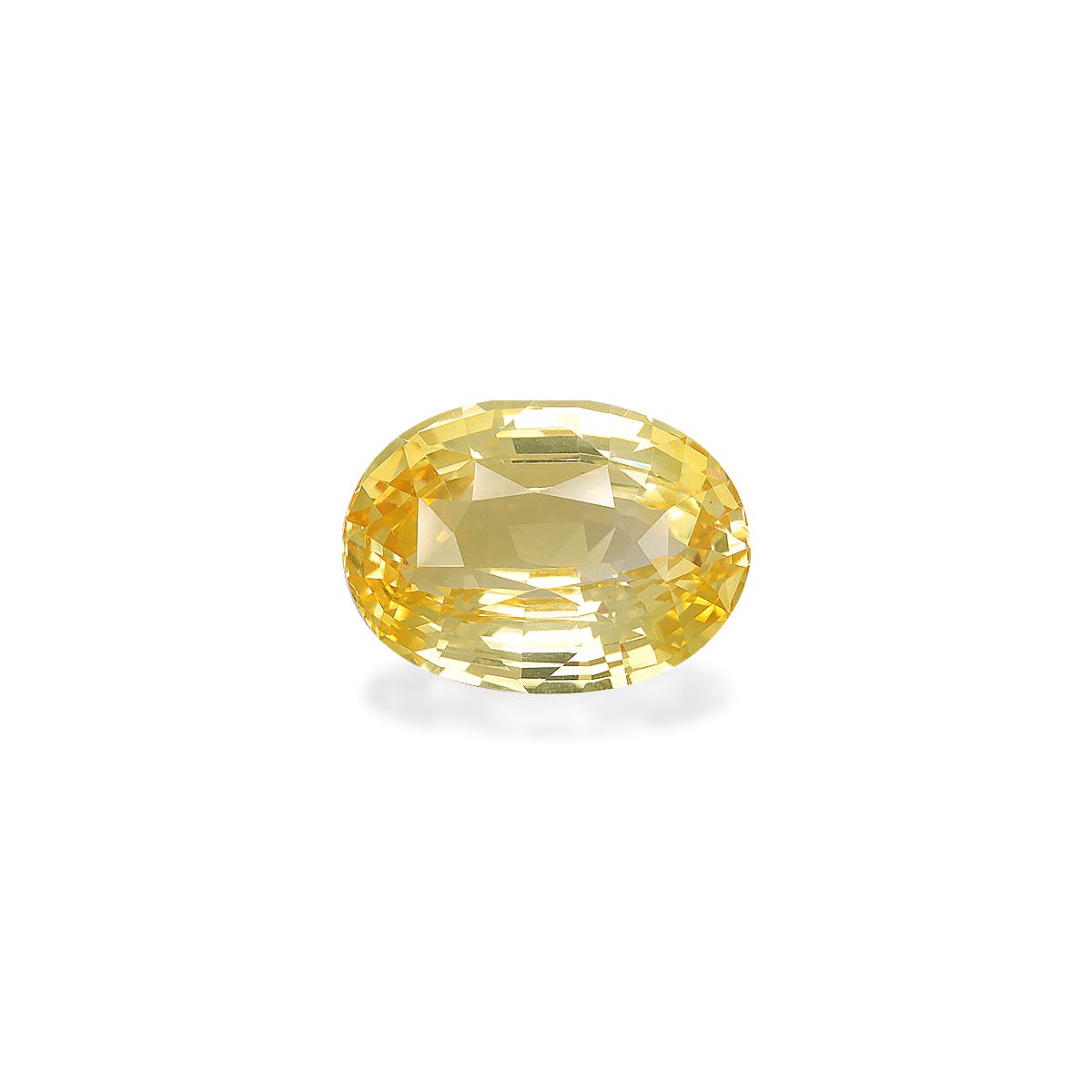 Saphir Jaune · 5,63 ct par Bonnot Paris, un diamant jaune de forme ovale aux facettes complexes, présenté sur un fond blanc uni.