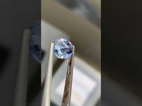 Saphir bleu pastel du Sri Lanka