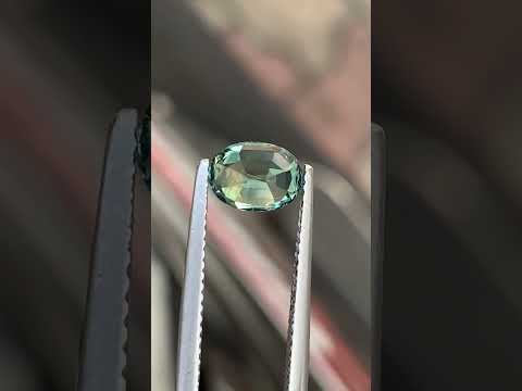 Saphir Teal, taillé en ovale, originaire de Madagascar
